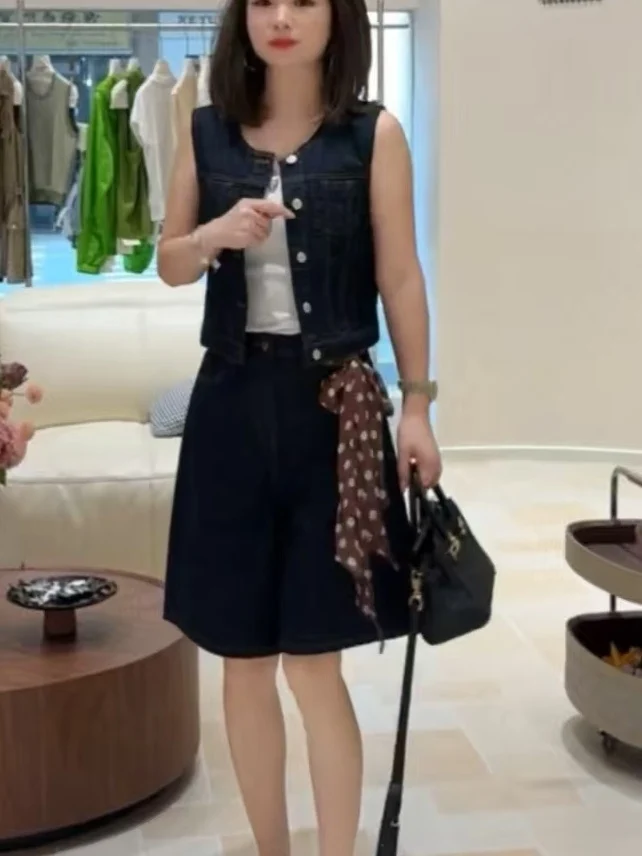 ファイオナブルデニムセット 夏2025 スリムラウンドネック スリムベスト 五分丈パンツ ツーピースセット カジュアル スリム レディース