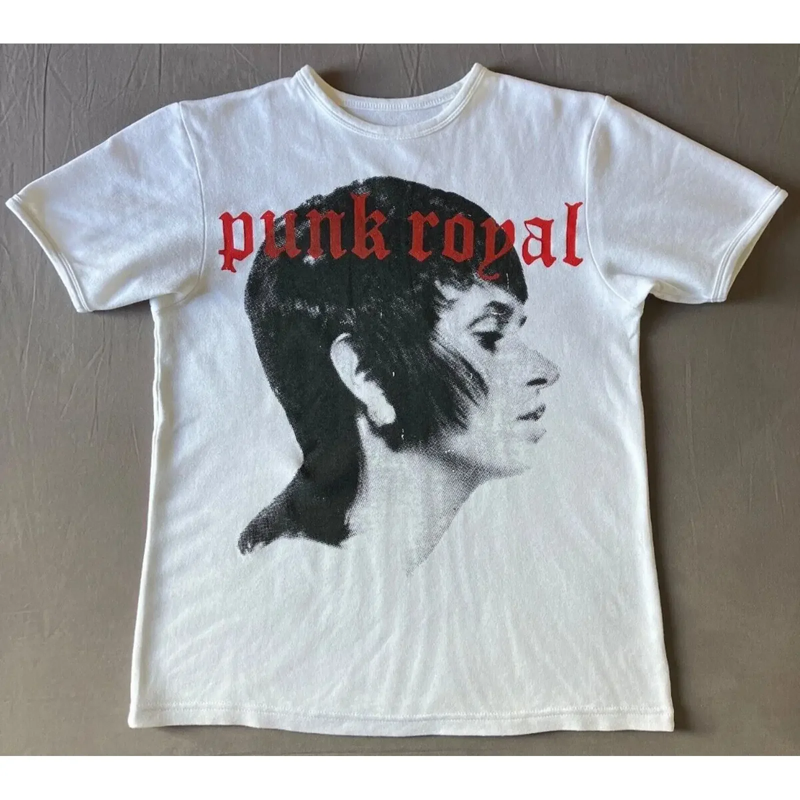 Camiseta masculina branca com estampa Punk Royal VINTAGE RARO Tg S vintage, estilo streetwear, versátil, da Berlin Anni 2000.