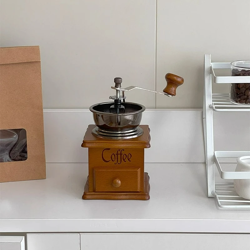 Medieval style tabletop ornaments hand grinding coffee machine model retro high-end niche decoration atmosphere bar layout