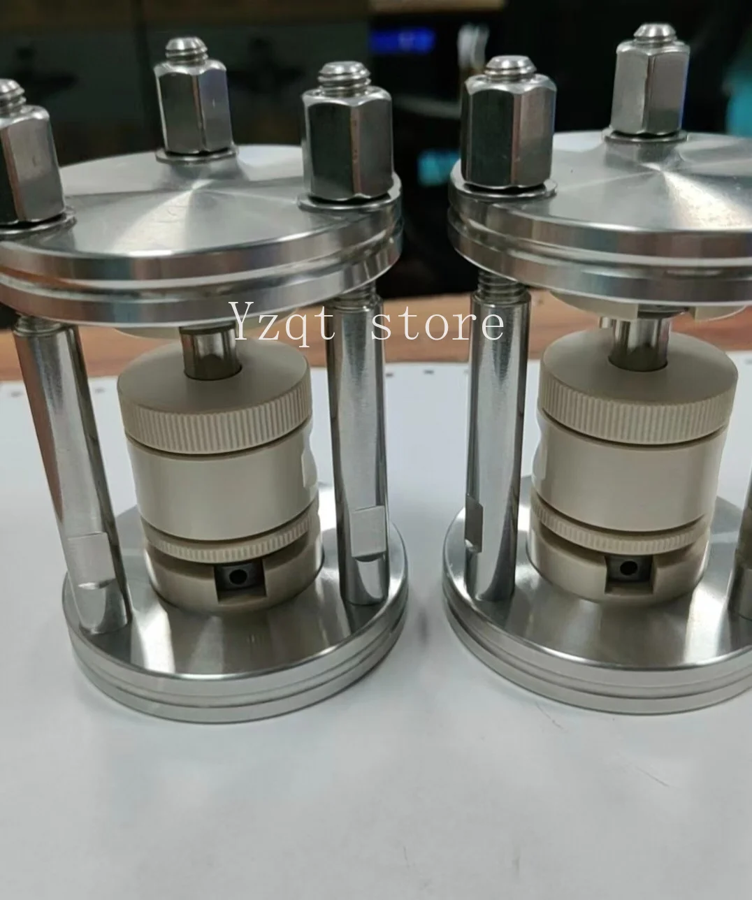 Solid state battery single point test mold PEEK material