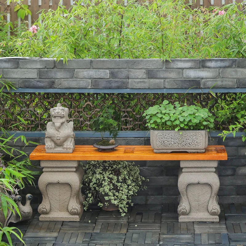 *Garden layout on the top floor of the courtyard Solid wood flower shelves Floor-to-ceiling succulent flower pot shelves