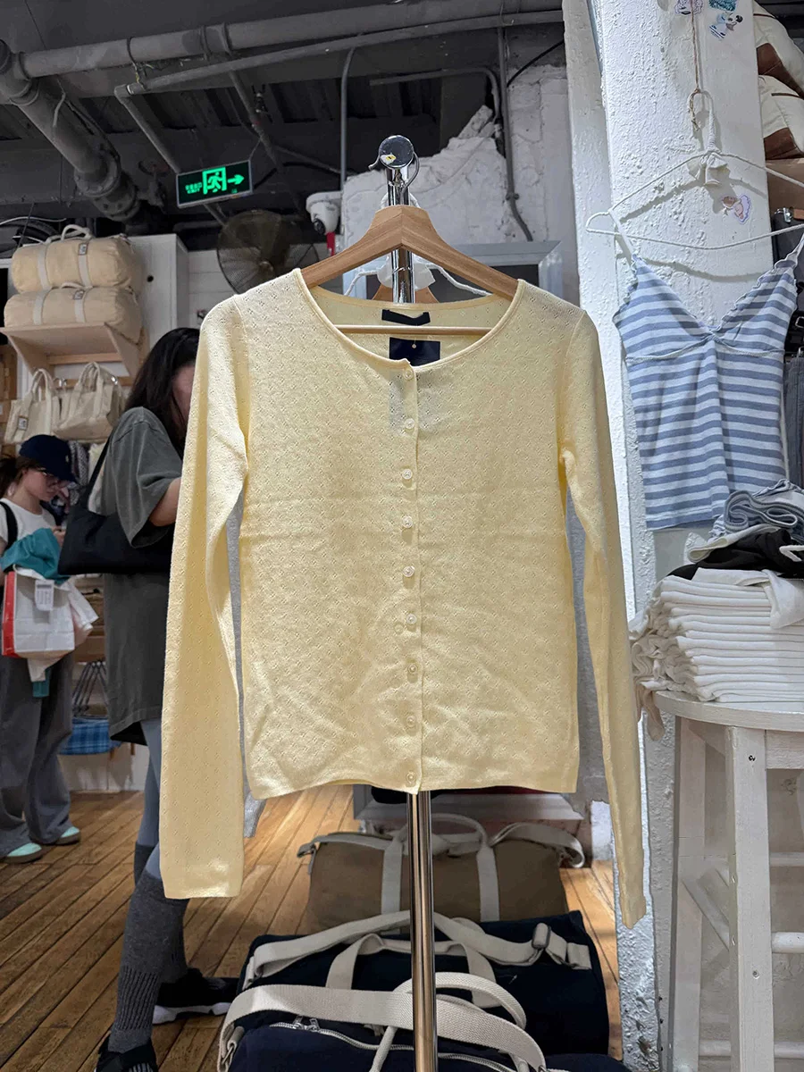 العيينة زبدة أصفر كم طويل تي شيرت المرأة مغرفة الرقبة واحدة الصدر سترة تيز الخريف الحلو لطيف لينة قطنية عالية الجودة التي شيرت