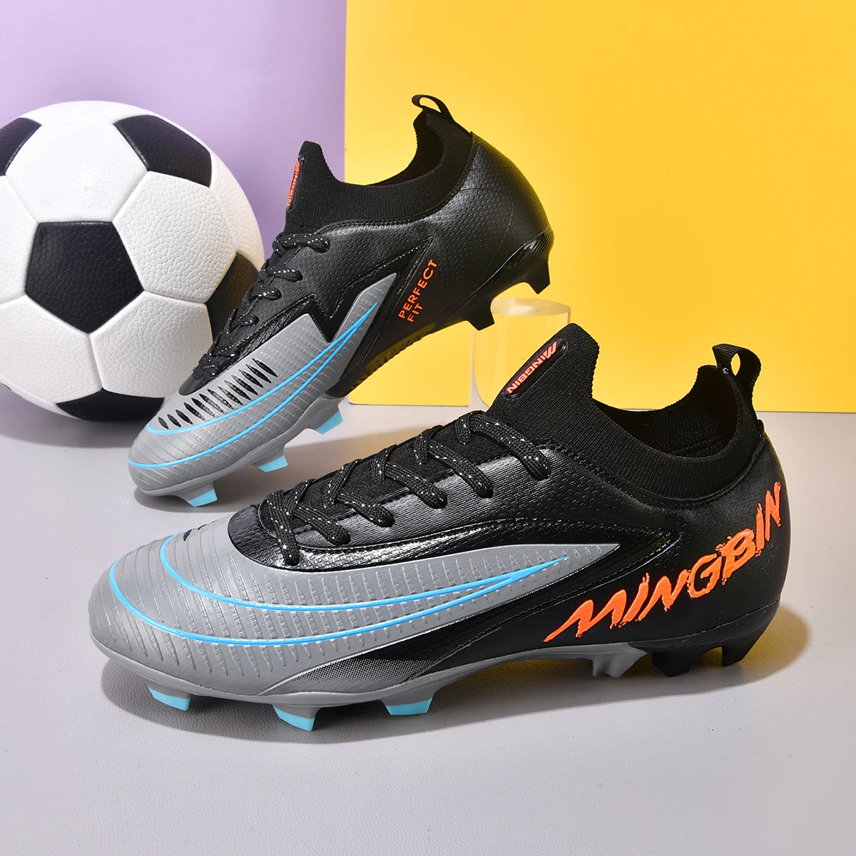 

New Men Football Boots Cleats Comfortable Soccer Shoes Adult Sport Sport Outdoor Non-Slip Boys Ultralight Training Match Grass