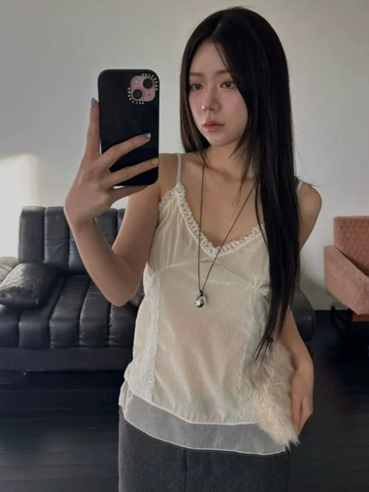 

Весна 2026: Элегантный женский топ-камизоль из бархата с V-образным вырезом и кружевом в стиле Дондэмун, однотонный, без бренда