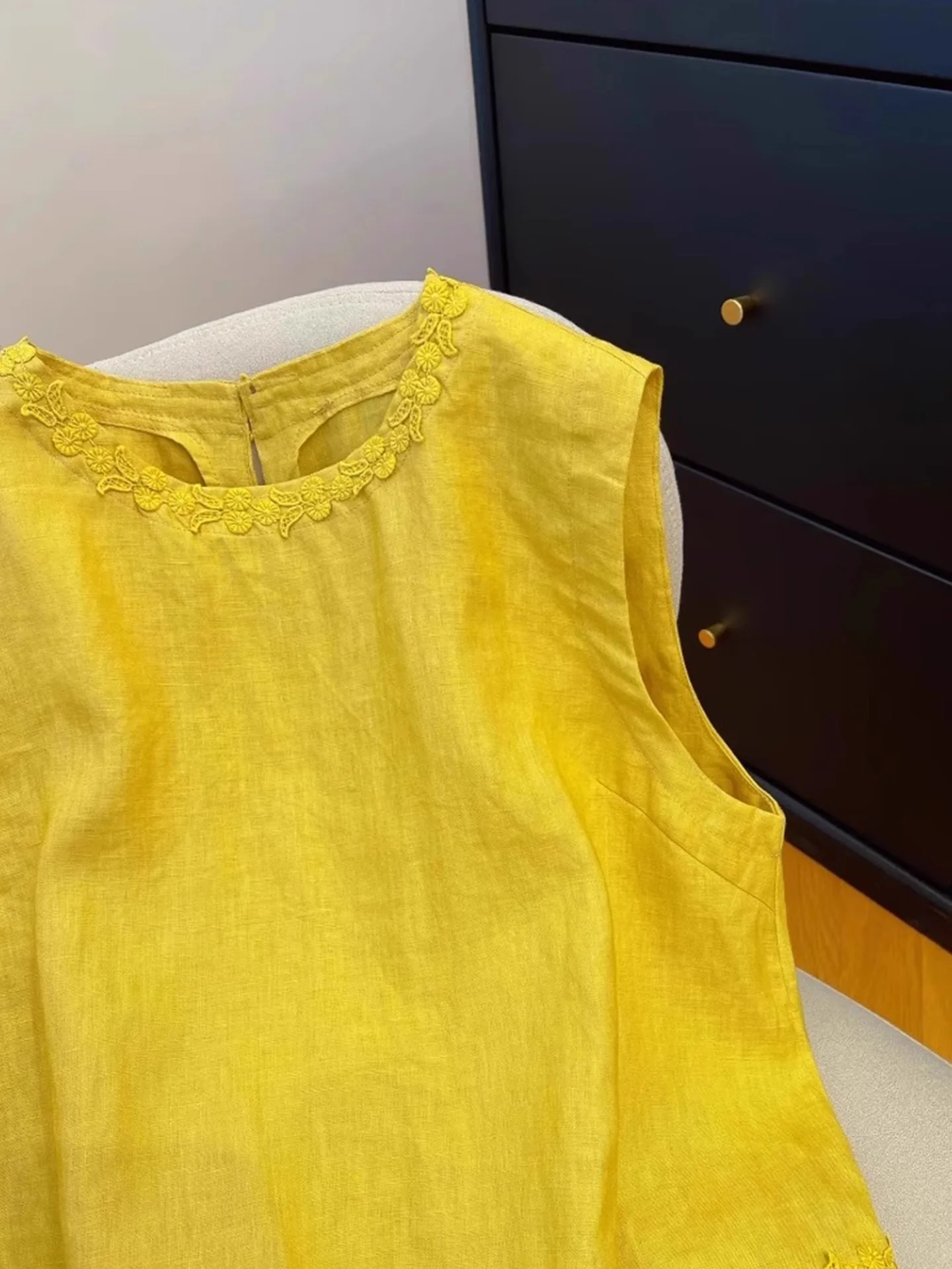 round Ne Svel Embroidered Vest Women's Overhead Pure Color Summer Heavy Embelliment Design Sense irt