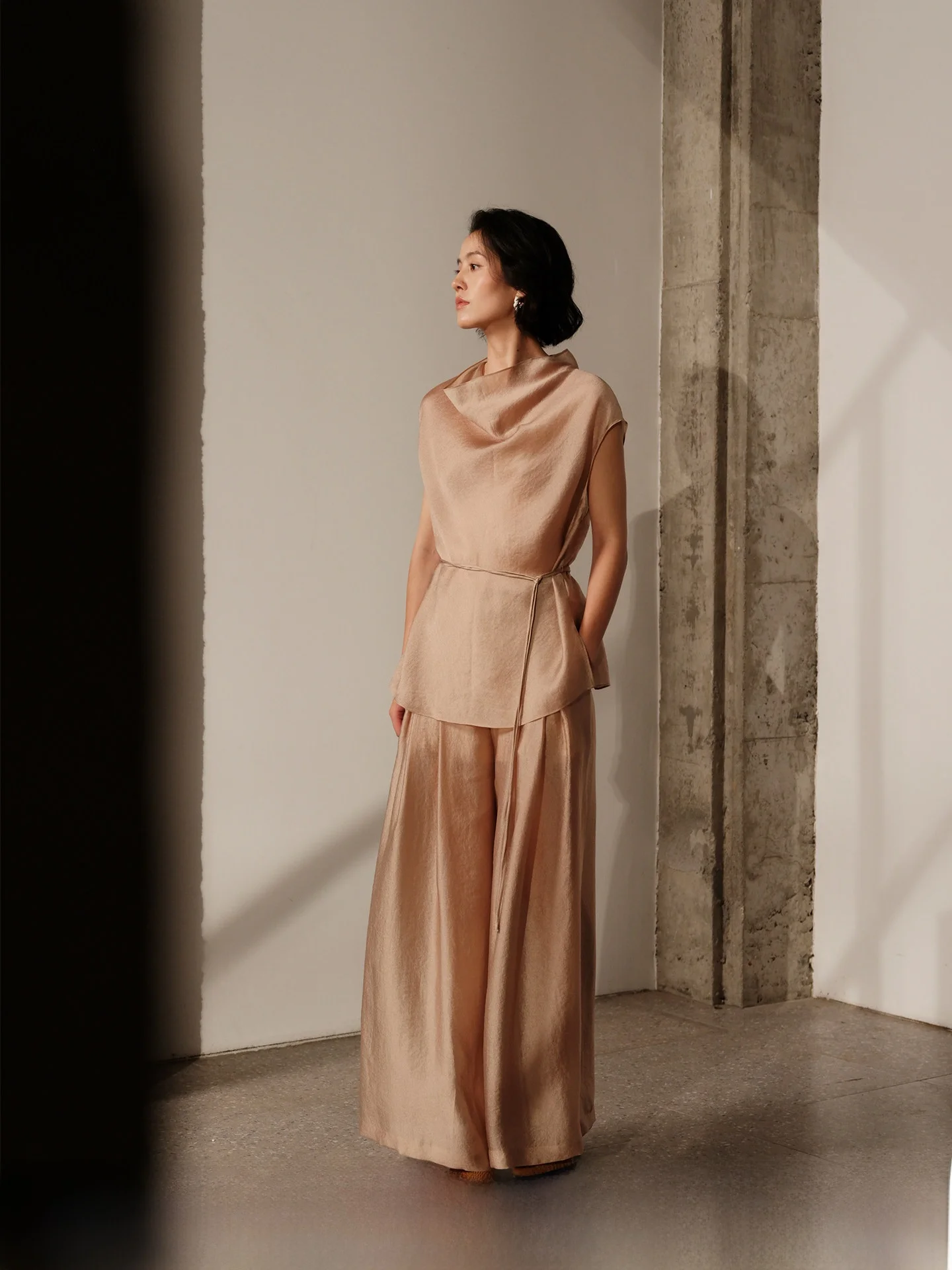 

Chimay Rihai Silk Embroidery Shirt Scarf Collar Belted Set Women's Fashion Spring Collection Short Sleeve Three Piece Ensemble