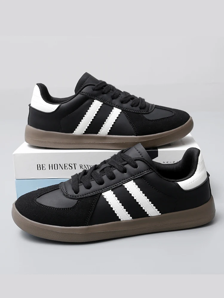 2024 أحذية رياضية مريحة غير رسمية جديدة أحذية بيضاء مسطحة ذات كتلة ألوان كلاسيكية مع أربطة خفيفة وقابلة للتنفس أحذية de xun