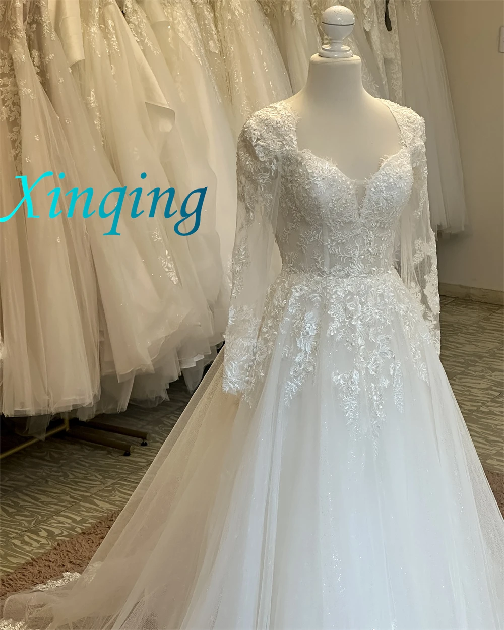 カスタムメイドの絶妙なチュールウェディングドレス、夢のようなVネックロングスリーブ、重工業ウェディングクラシックドレス2025、花嫁衣装
