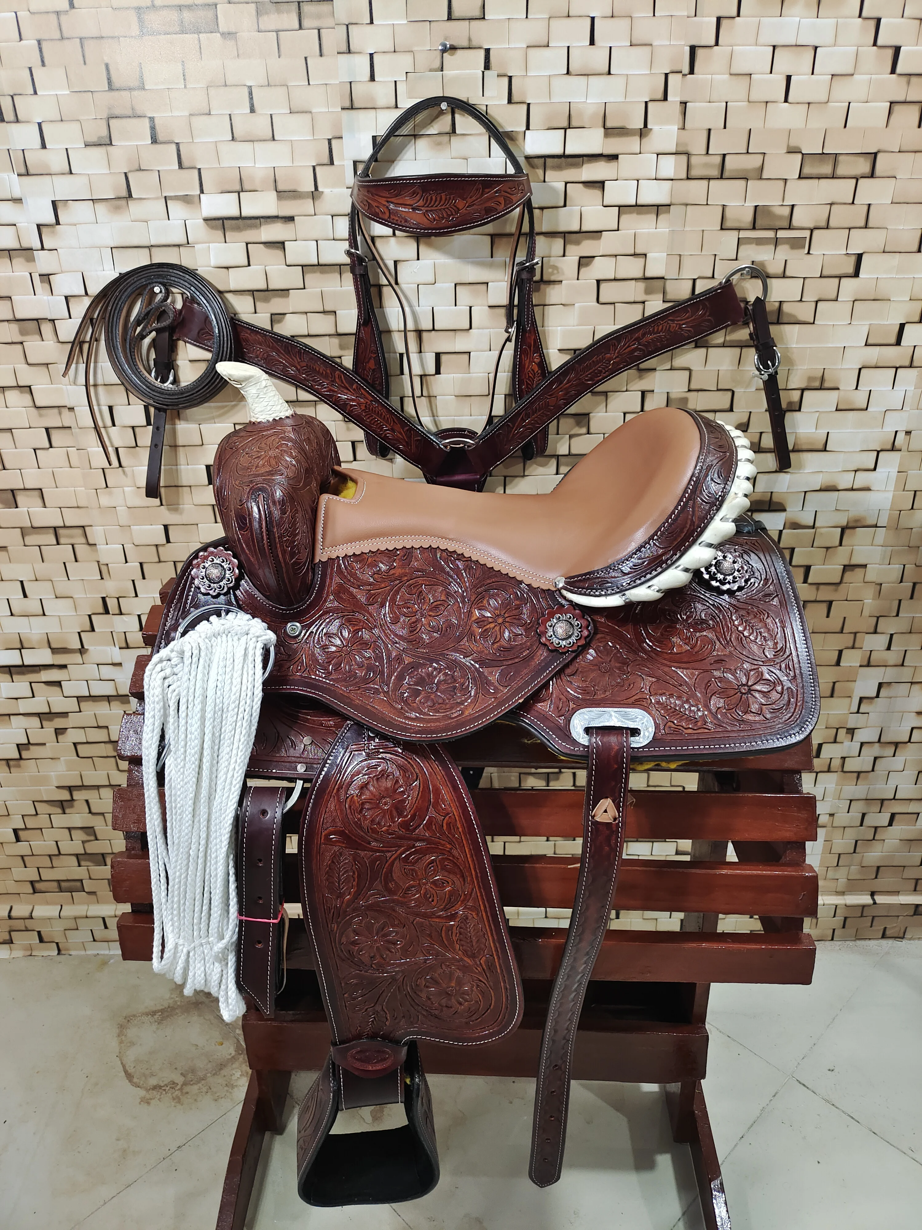 Handmade Premium Quality Leather Western Barrel Racing Horse Saddle Trail Custom Size Design Color With All Accessories Included