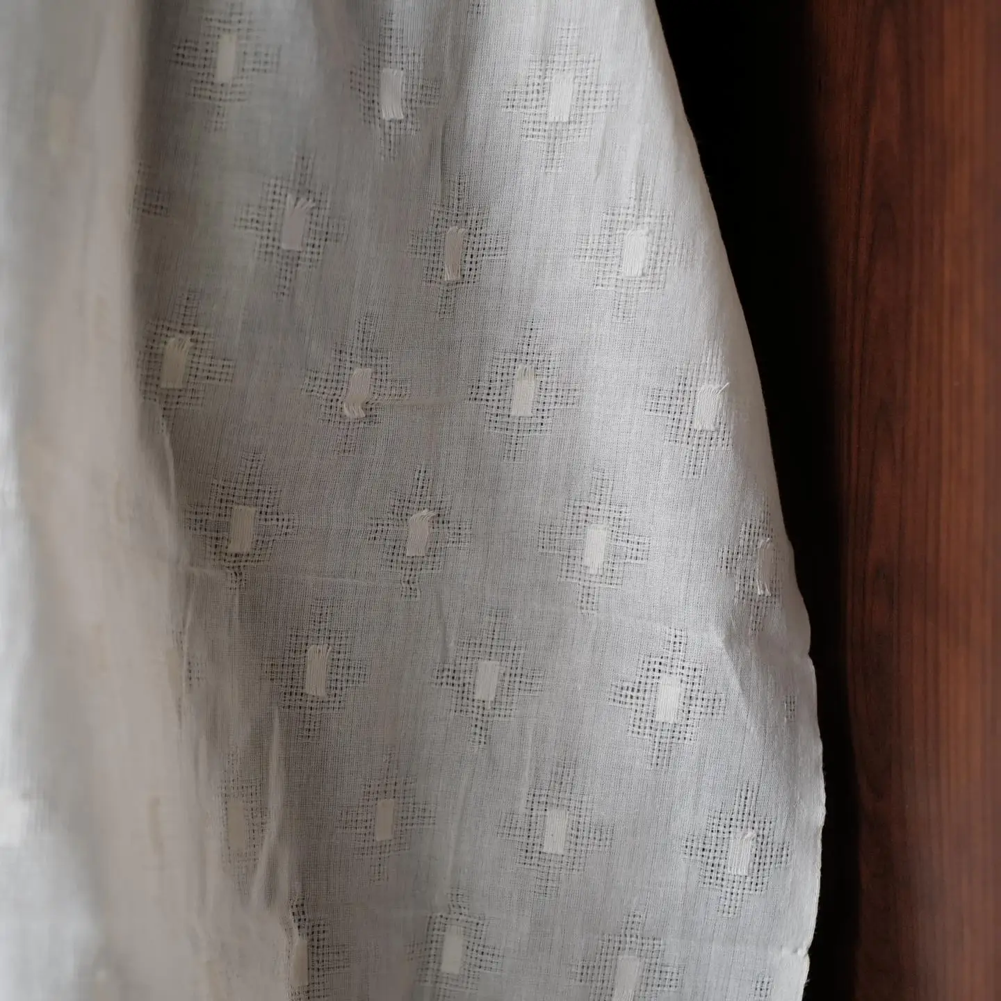 tecido-de-algodao-natural-com-padrao-de-renda-pismo-119cm-de-largura-fino-e-transparente-para-confeccao-de-roupas-artesan