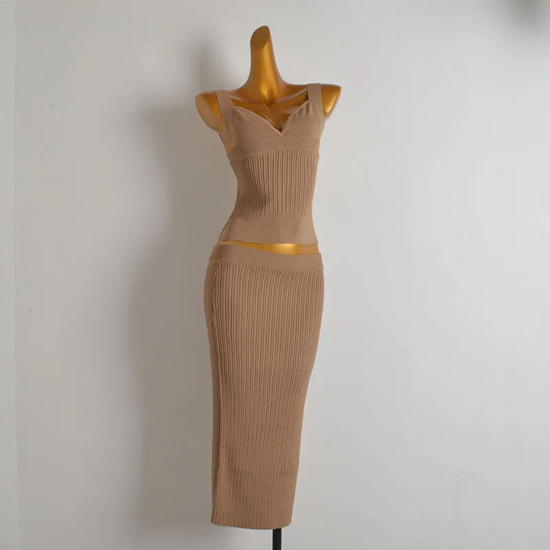 

Летний вязаный комплект из жилета и юбки, сексуальное модное трендовое платье на бретелях для девочек, универсальный топ для молодых женщин, возраст 25–35 лет