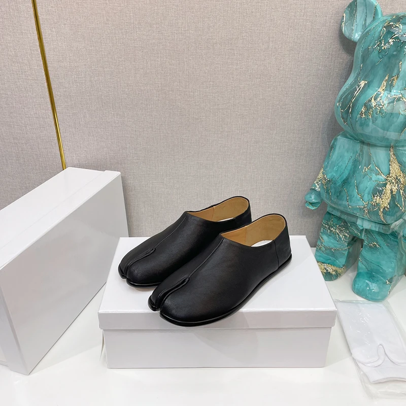 

Designer Luxury Women's Leather Shoes Tibi Flat Split-Toe Flats Wear-able Heel Casual Loafers Single Shoes Lazy Shoes