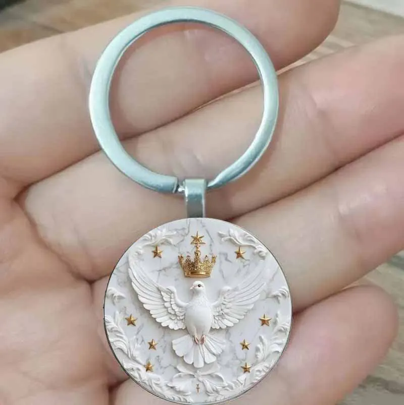 

A vintage style zinc alloy pendant with a white dove and gold crown, the perfect gift for anniversaries, friendships, and positi