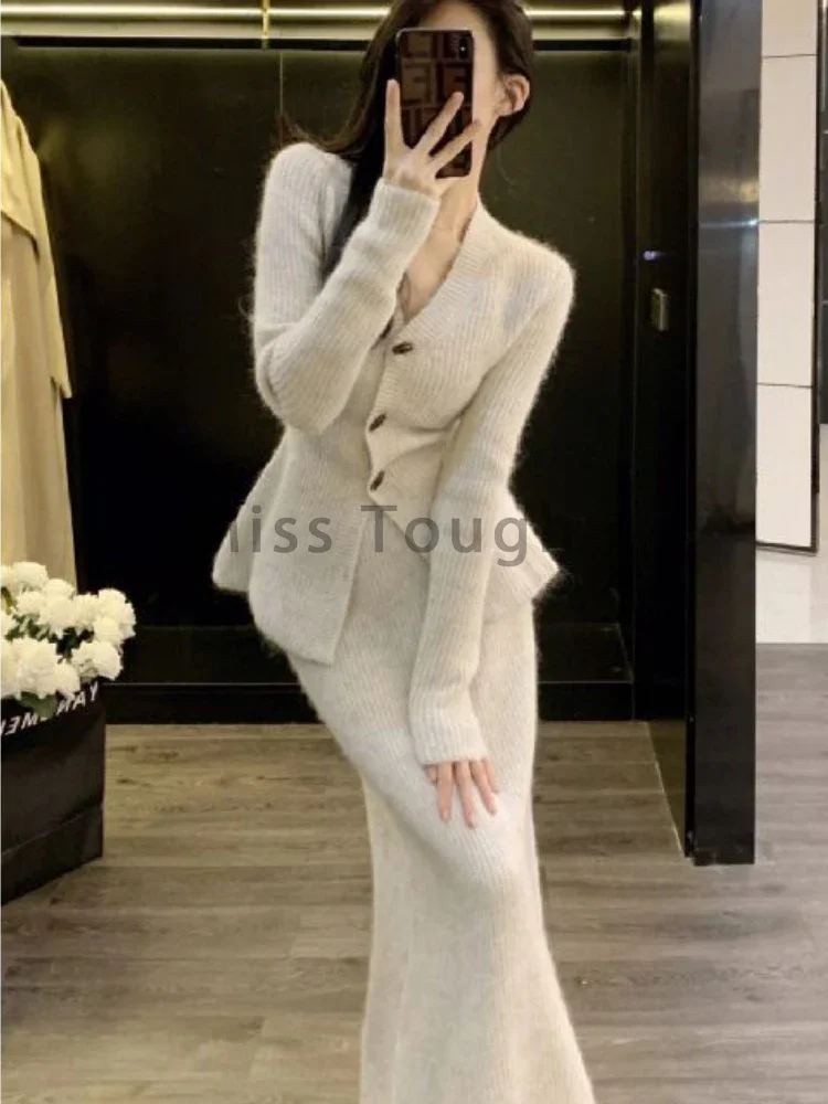 Inverno maglia francia elegante 2 pezzi Set donna pieghe moda coreana Casual gonna Midi vestito femminile solido Designer maglione Set 2023