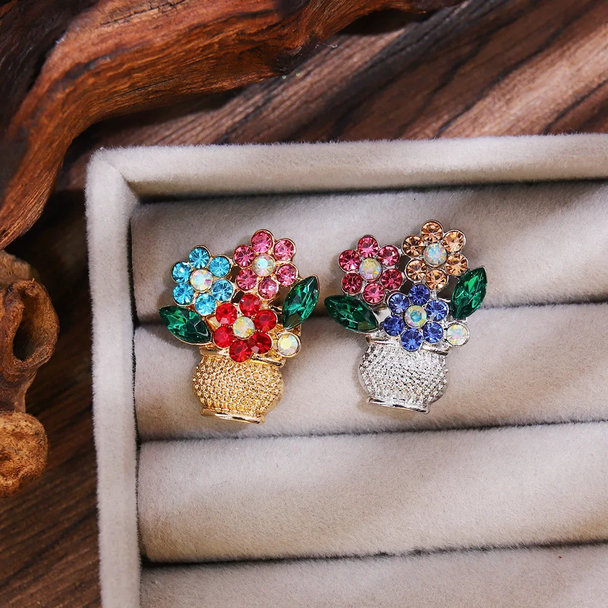 Luxury Glitter Flower Basket Brooch for Men Fashion Shinny Suit Jewelry Accessory Charming Jacket Fixed Pin Party Graduate Gift