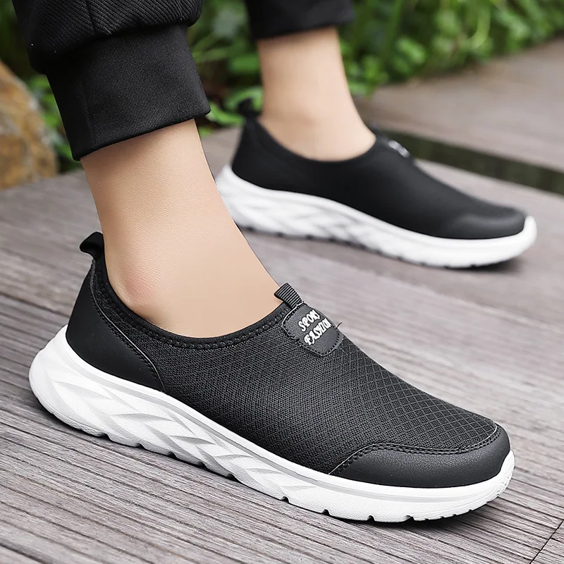 2025 chaussures pour hommes printemps et été maille maille chaussures mouche tissé grande taille 47 taille chaussures de sport légères et décontractées chaussures paresseuses