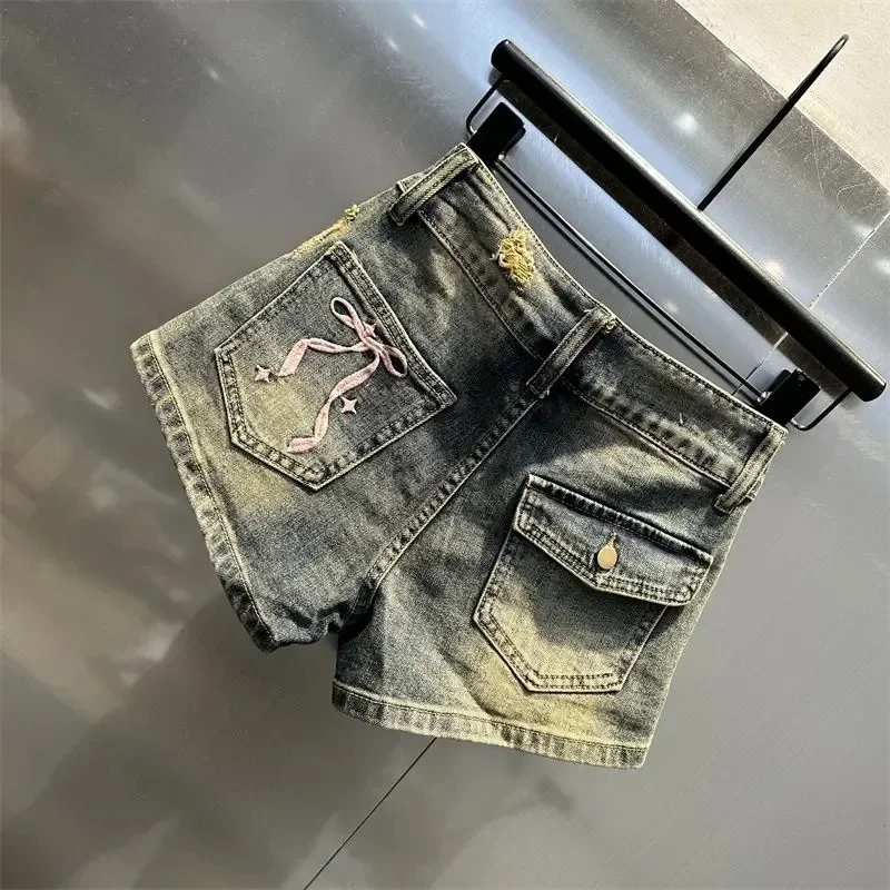 Pantalones cortos de mezclilla con diseño deshilachado Sexy Retro, pantalones cortos de moda bordados con lazo de cintura baja para mujer