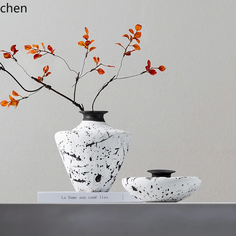 YFY   Vintage Handmade Ceramic Irregular Flower Vase Textured Mid-century Boutique Hotel High-end Decorative Piece