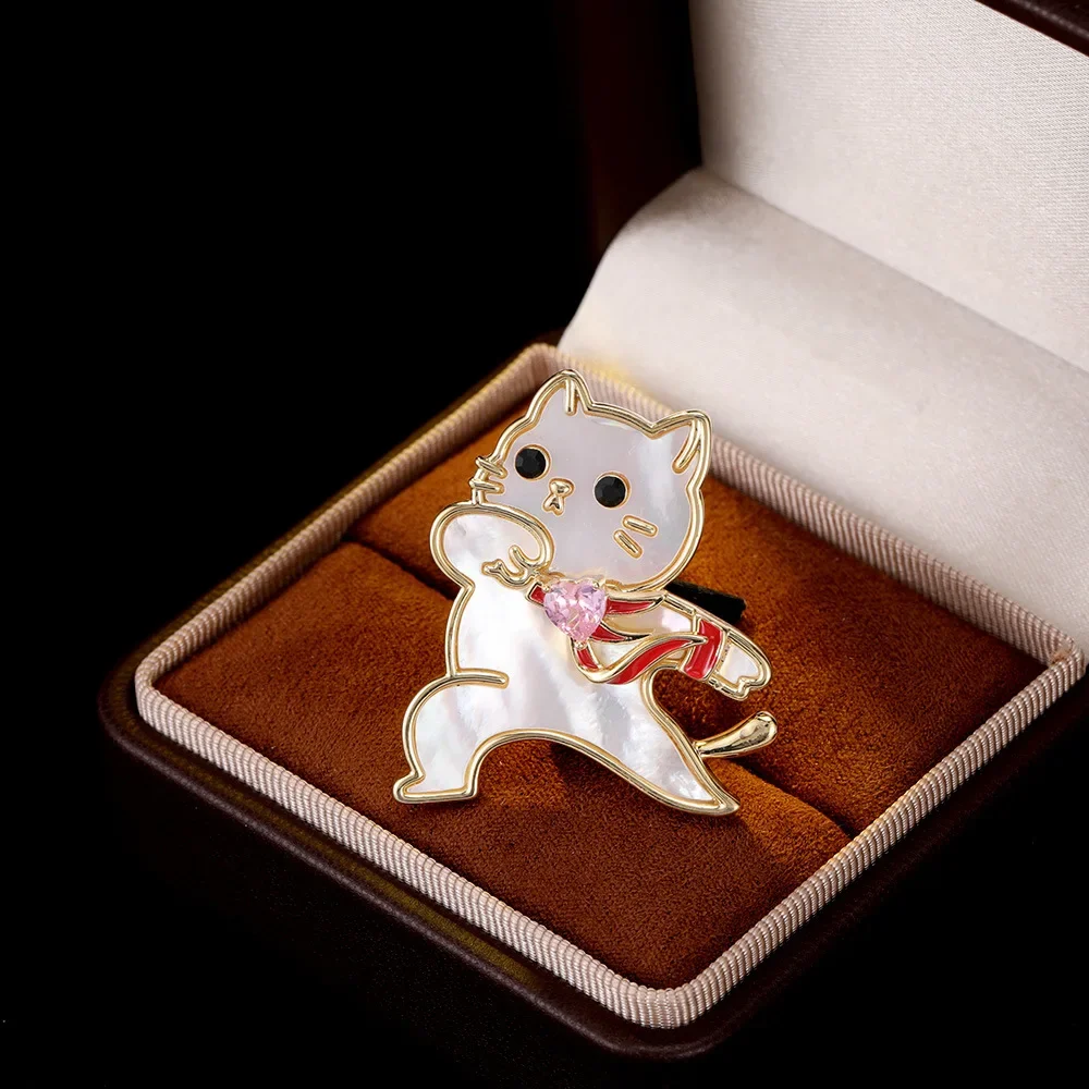Новая брошь в виде котенка из натуральной ракушки, милый женский мультфильм, ниша, легкая роскошь и индивидуальное пальто, костюм и аксессуар.