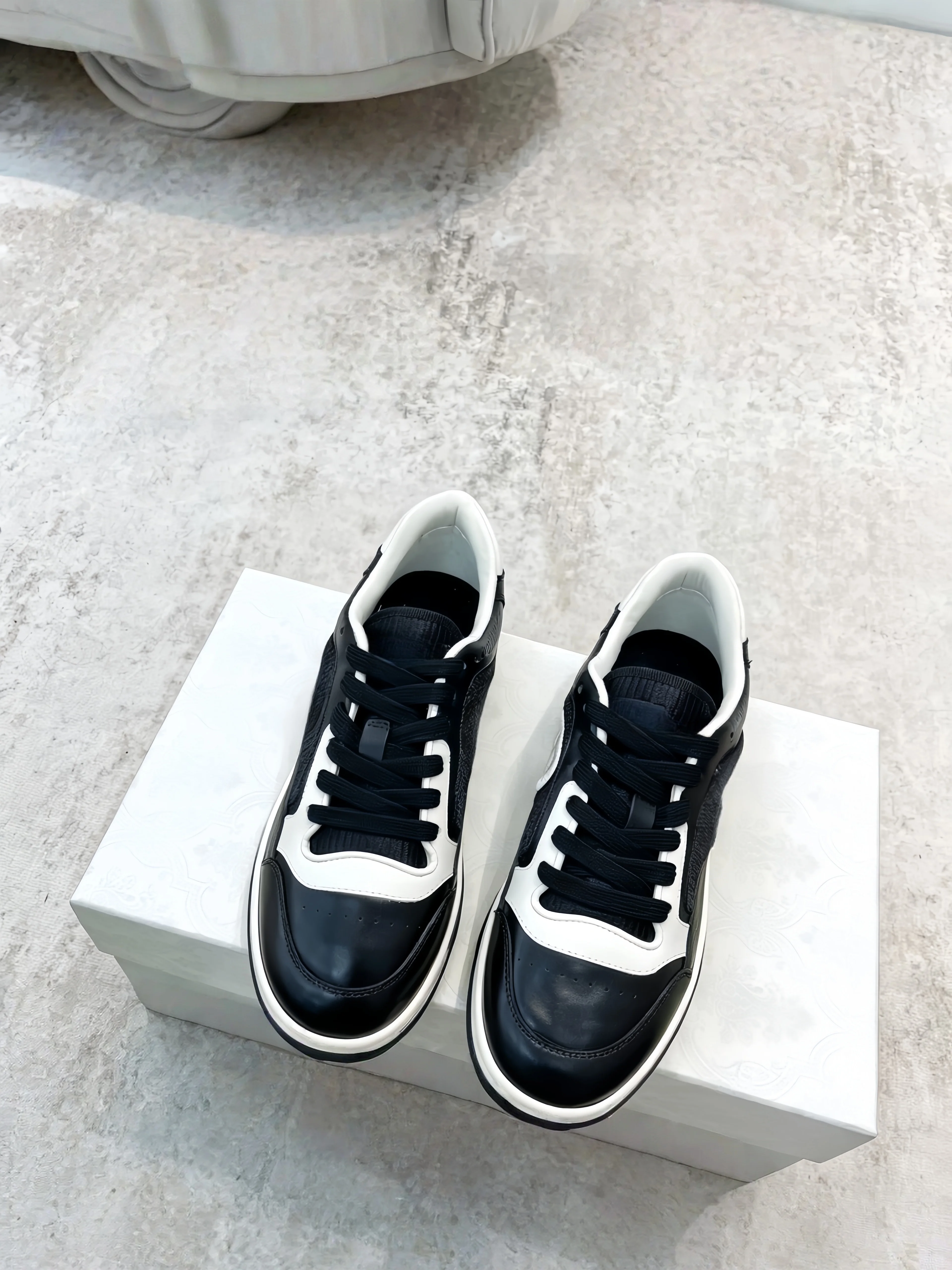 Summer White Sneakers Unisex Retro Color-blocked Sneakers Low-top Genuine Leather Casual Shoes Lace-up Skateboard Shoes Gifts view 6
