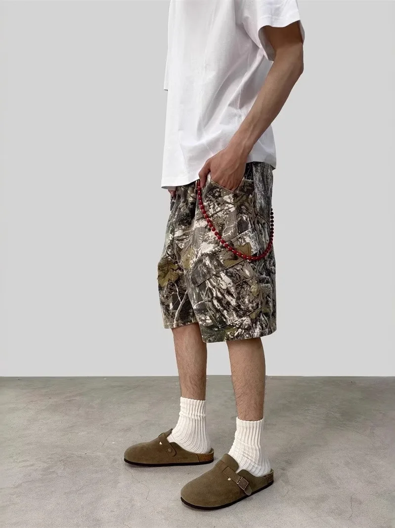 

Свободная рабочая одежда в стиле Харадзюку в стиле ретро в американском стиле High Street с камуфляжным принтом, повседневная одежда, пятиточечное летнее прямое волокно из полиэфирного волокна...