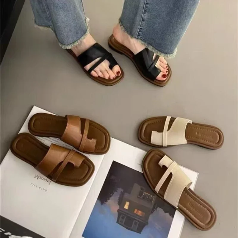 Slippers New Summer Korean Brown Toe retraction Flat Shoes Vintage Simple Leather Ladies Women Walking Outdoor Beach Sandals