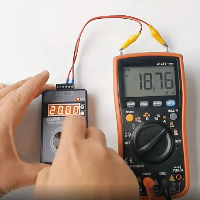 Current Generator Built in 3.7V Lithium Battery Capacity 1000mAh for PLC Panel Debugging Device Testing