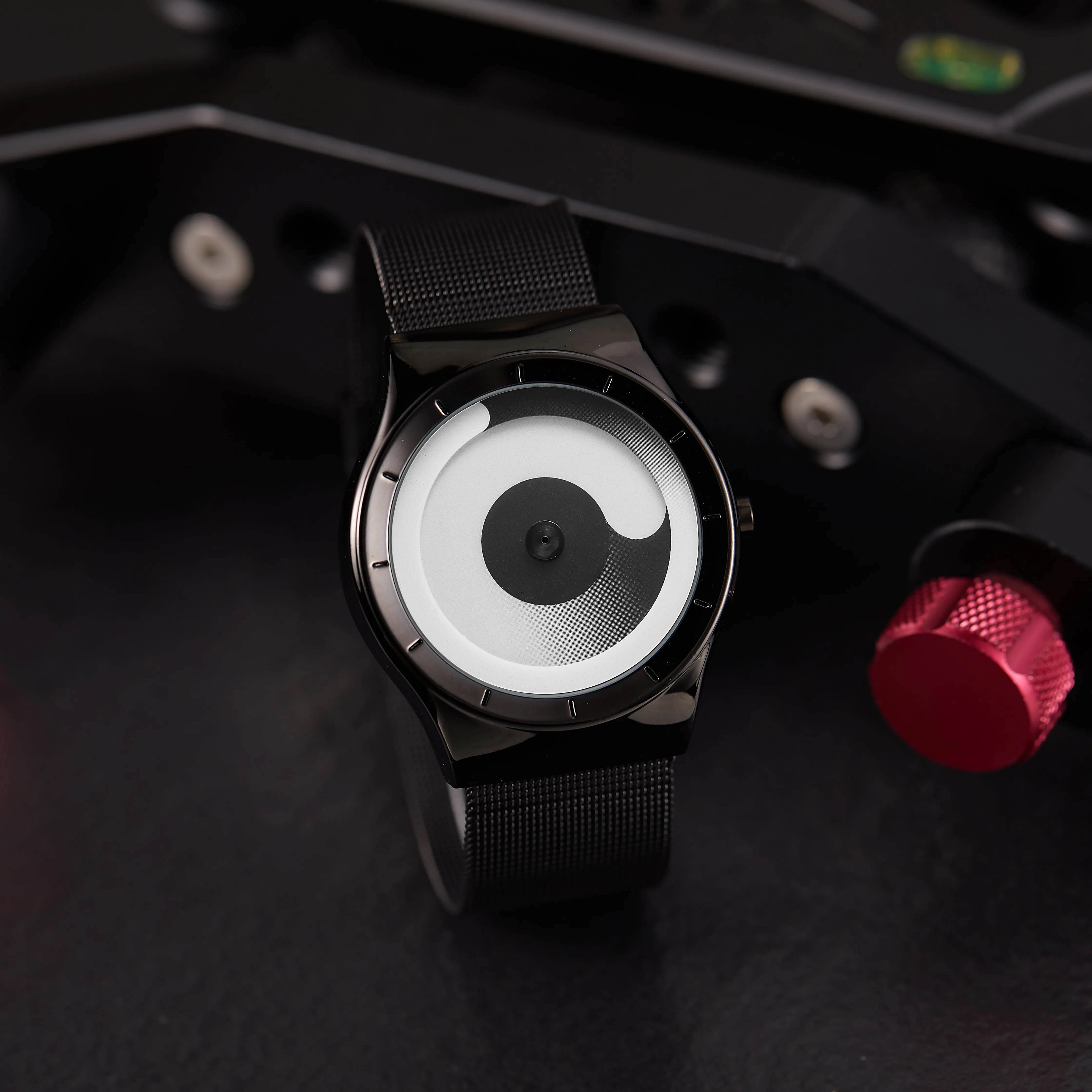 Fashionable trendy man watches personalized creativity no pointers starry vortex circular dial quartz watch relojes para hombres