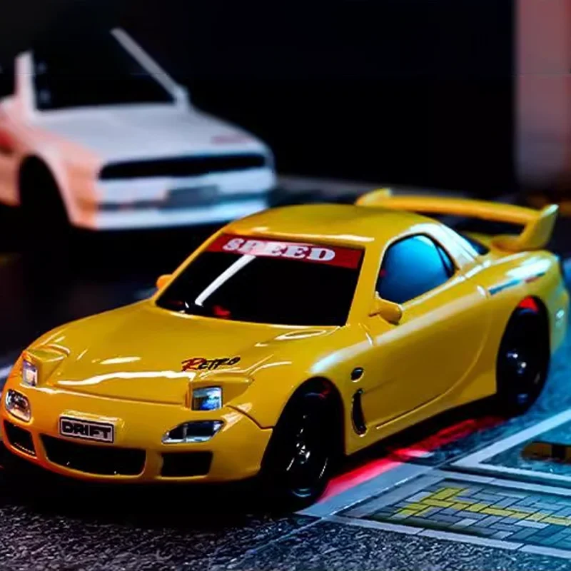 

Мини радиоуправляемый настольный автомобиль, масштаб 1/33, высокоскоростной пульт дистанционного управления, гоночный автомобиль для дрифта, модель игрушки, орнамент, детский подарок на день рождения