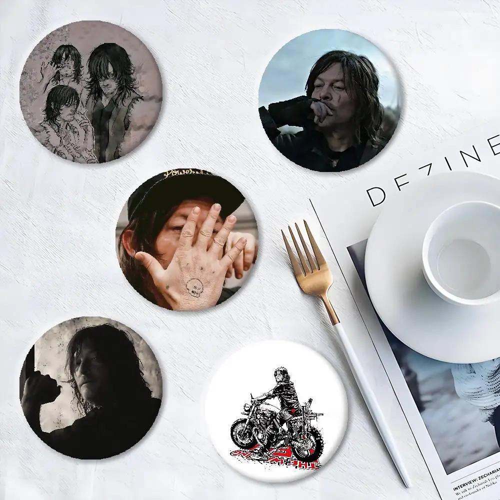 Retro Daryl Dixon Badges Round Brooch Badge Peripheral Lapel Pins Tinplate For Shoulder Bag Accessories Souvenir Gifts