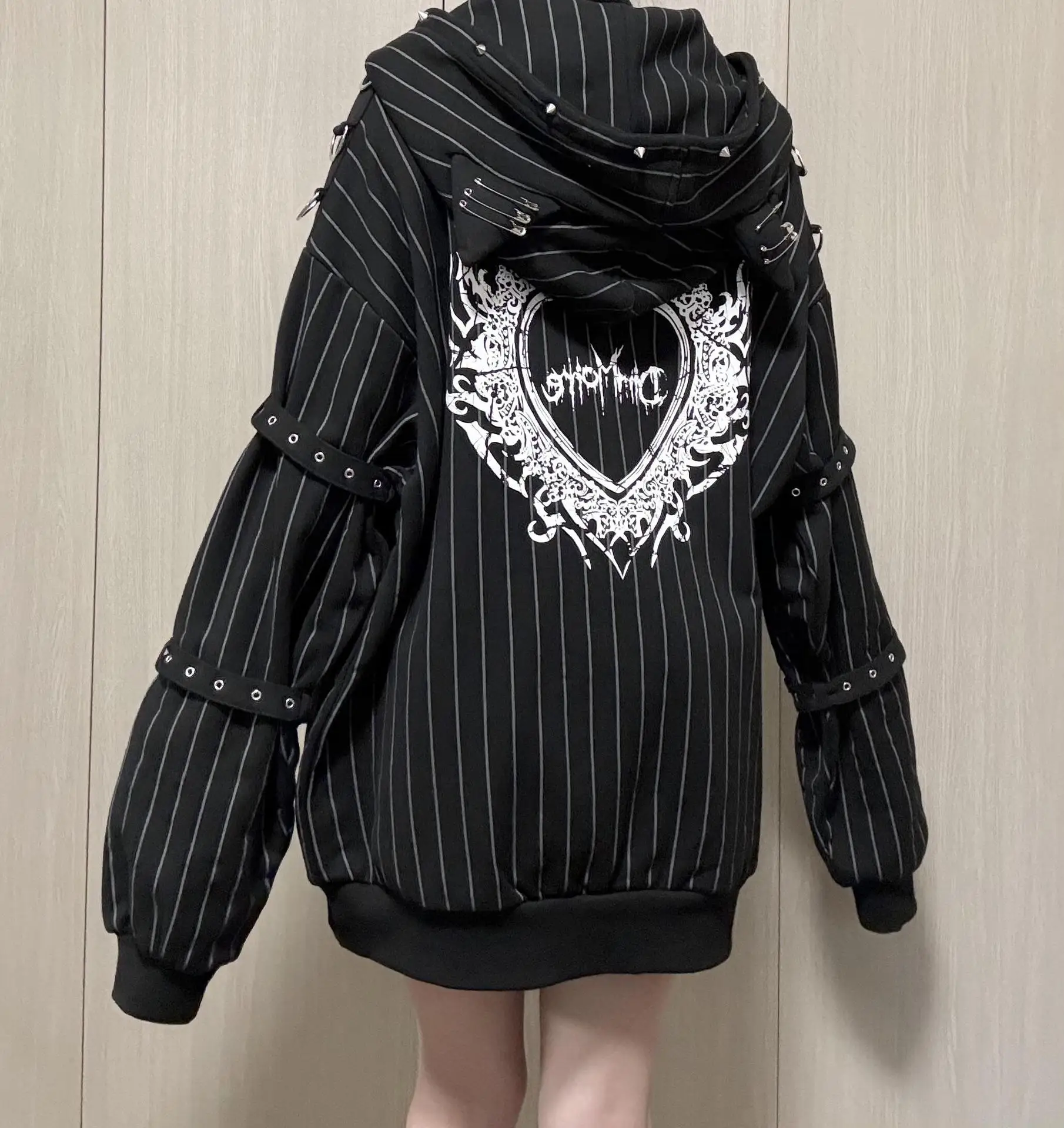 Autumn Early Winter Girl Dark Gothic Heart Hooded Punk Style Strap Rivet Y2K Subculture Loose Top