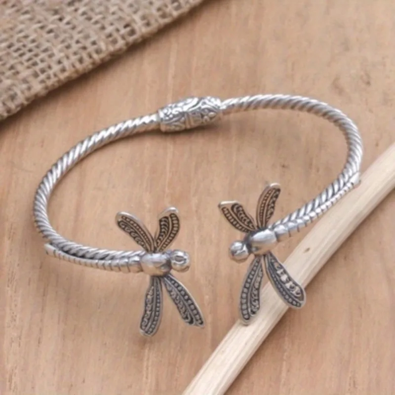 Fashion Luxury Dragonfly Bracelet Jewelry Bracelet for Women To Give Beautiful Halloween Jewelry Gifts To Relatives Bangles