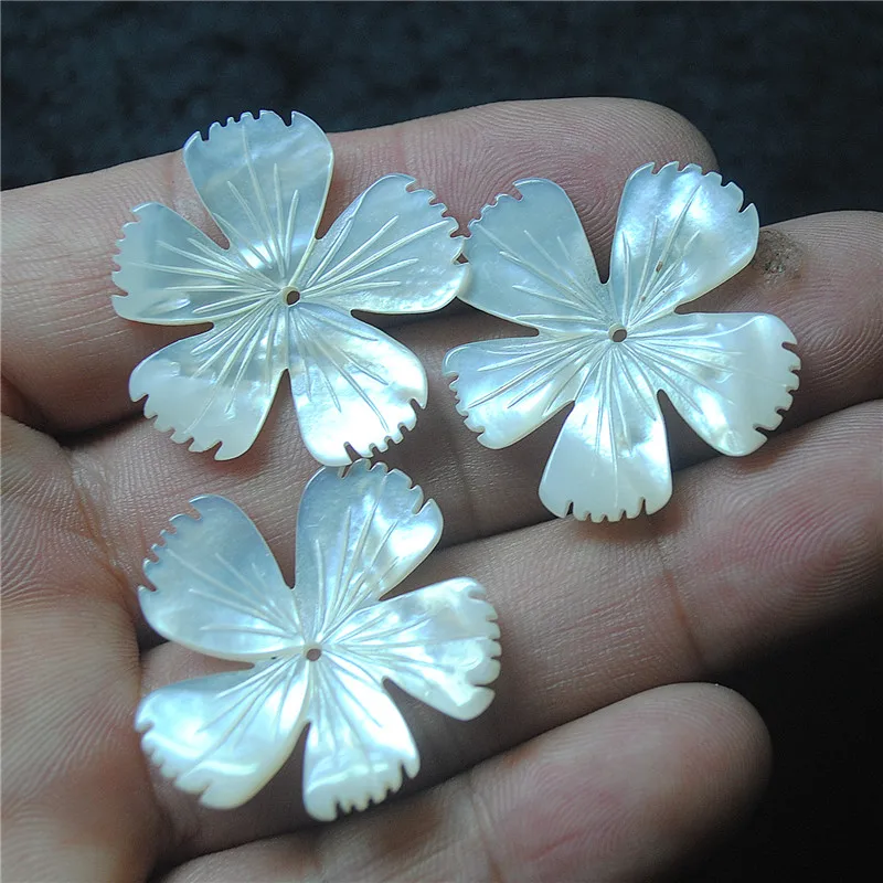 3PCS New Saltwater Shell Pendants Flower Carving White Colors Size 28MM DIY Jewelry Designs Top Arrivals Good For Your