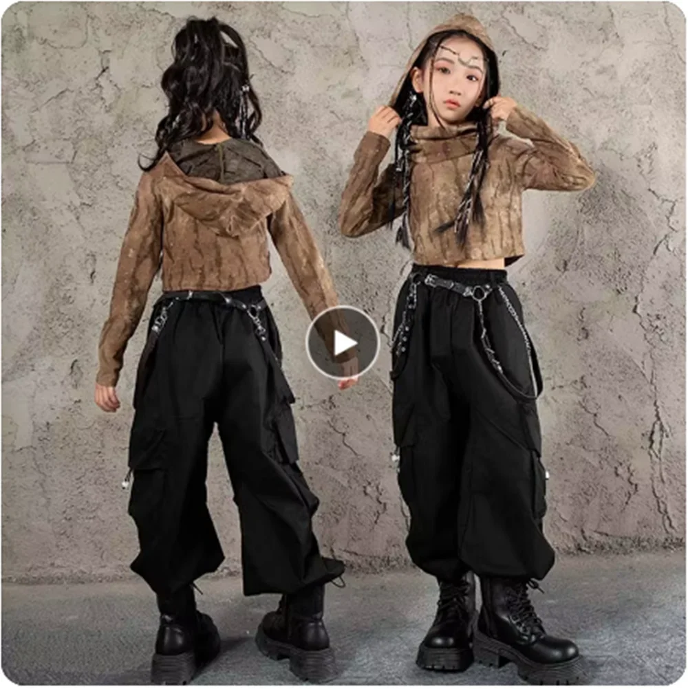 

Крутой детский костюм для джазовых танцев, сценический наряд для уличных танцев для девочек, костюм для шоу в стиле K-pop, хип-хоп, коричневая толстовка с капюшоном, черные брюки-карго yj633