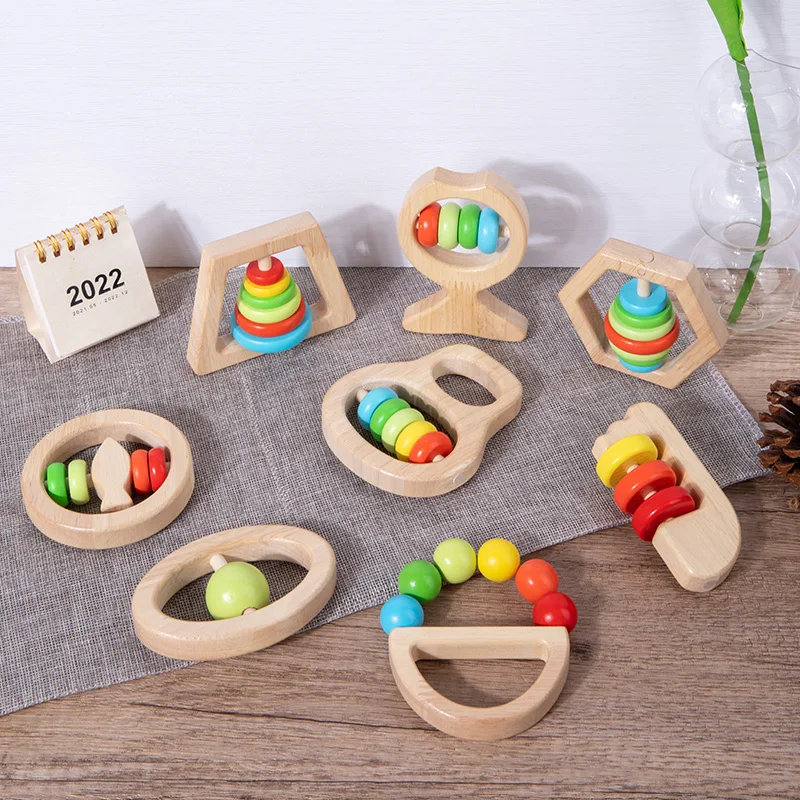 Conjunto de brinquedos para bebês de madeira com vários designs como chocalhos e cordas de contas Super divertido para bebês agarrar e brincar com