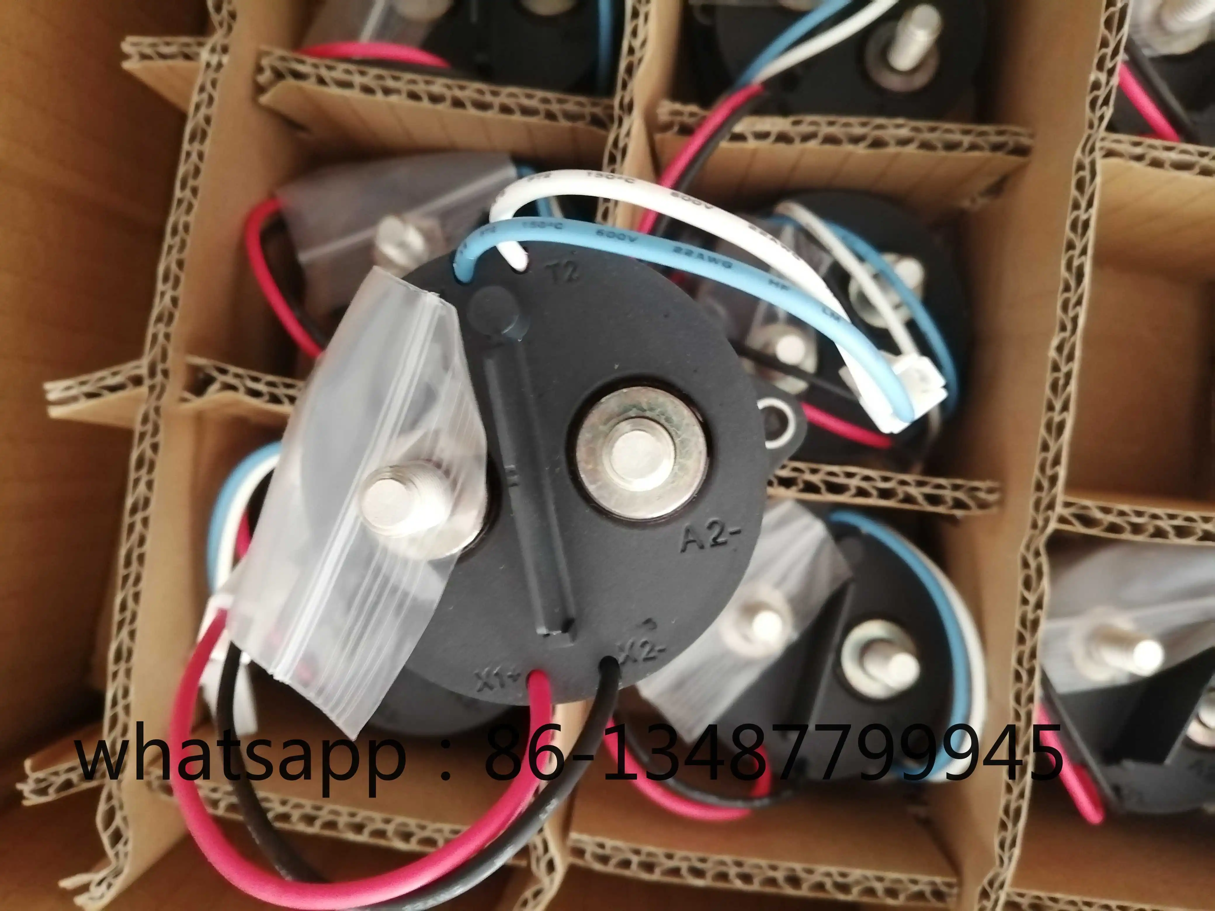 

Контактор постоянного тока высокого напряжения 750 В, 250 А, реле постоянного тока 12/32 В GL250HATKA - 35012