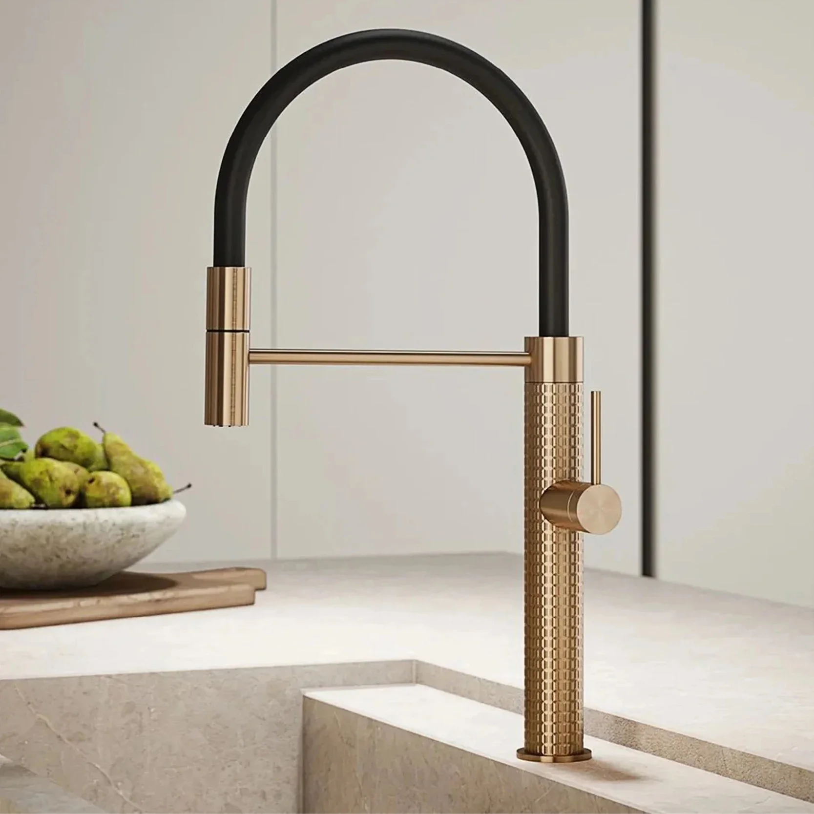 Luxury Brass Brushed Gold Kitchen Faucet Modern One Handle Ceramic Cartridge Hot/Cold Water Pull Out Spray 360 Swivel Sink Tap
