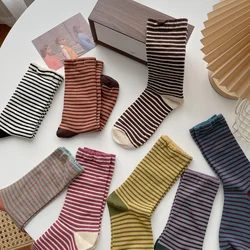 Chaussettes rétro rayées pour femmes, tube moyen, bas en coton, chaussettes coréennes, chaussettes japonaises, printemps et automne