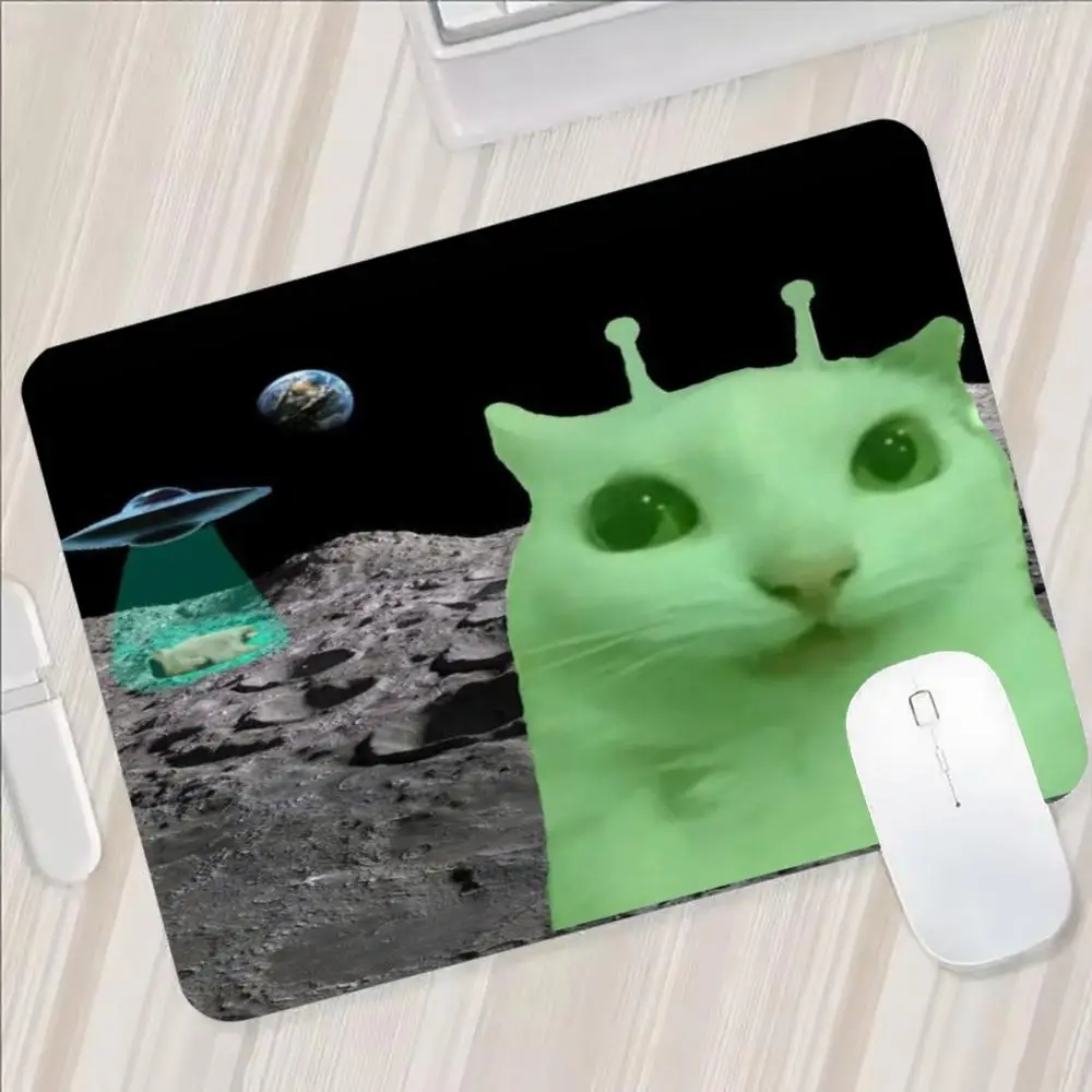 Alien-Katzen-Meme-Mauspad - Ausgefallene Rutschfeste Farbige Kante Tragbare Matte für Laptop, Büro & Gaming Kawaii Katzen-Schreibtischunterlage – Detail 10