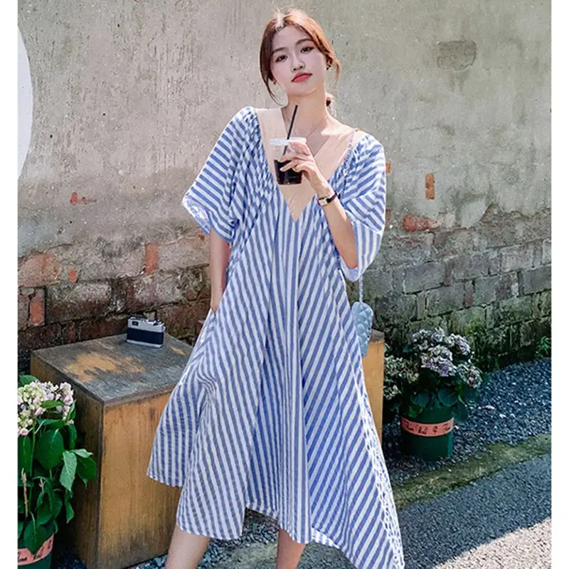 

Fashion Loose V-Neck Spliced Folds Striped Casual Dresses Women's Clothing 2024 Summer New Oversized All-match Midi Dress