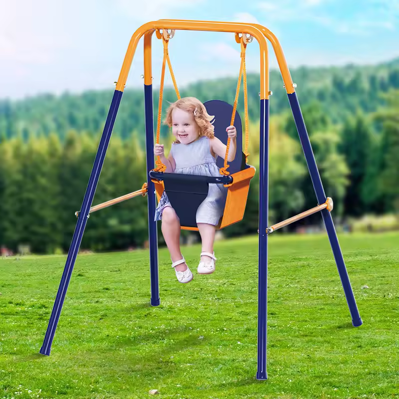נדנדות בחוץ בחצר בית תלוי בר אופקי נדנדה ילדים חבל תחושה של תנועה תינוק