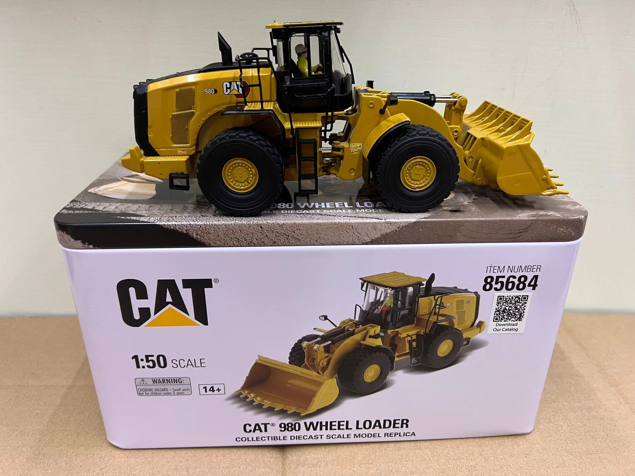 980 Wheel Loader 1/50 Scale Metal Model By DieCast Masters DM85684 New in Box