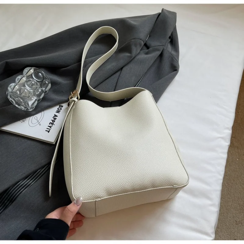 

Luxury Ladies Tote Bag Crafted From Premium Leather Featuring High-End Paris Neat Lightweight Vintage Daily Look​