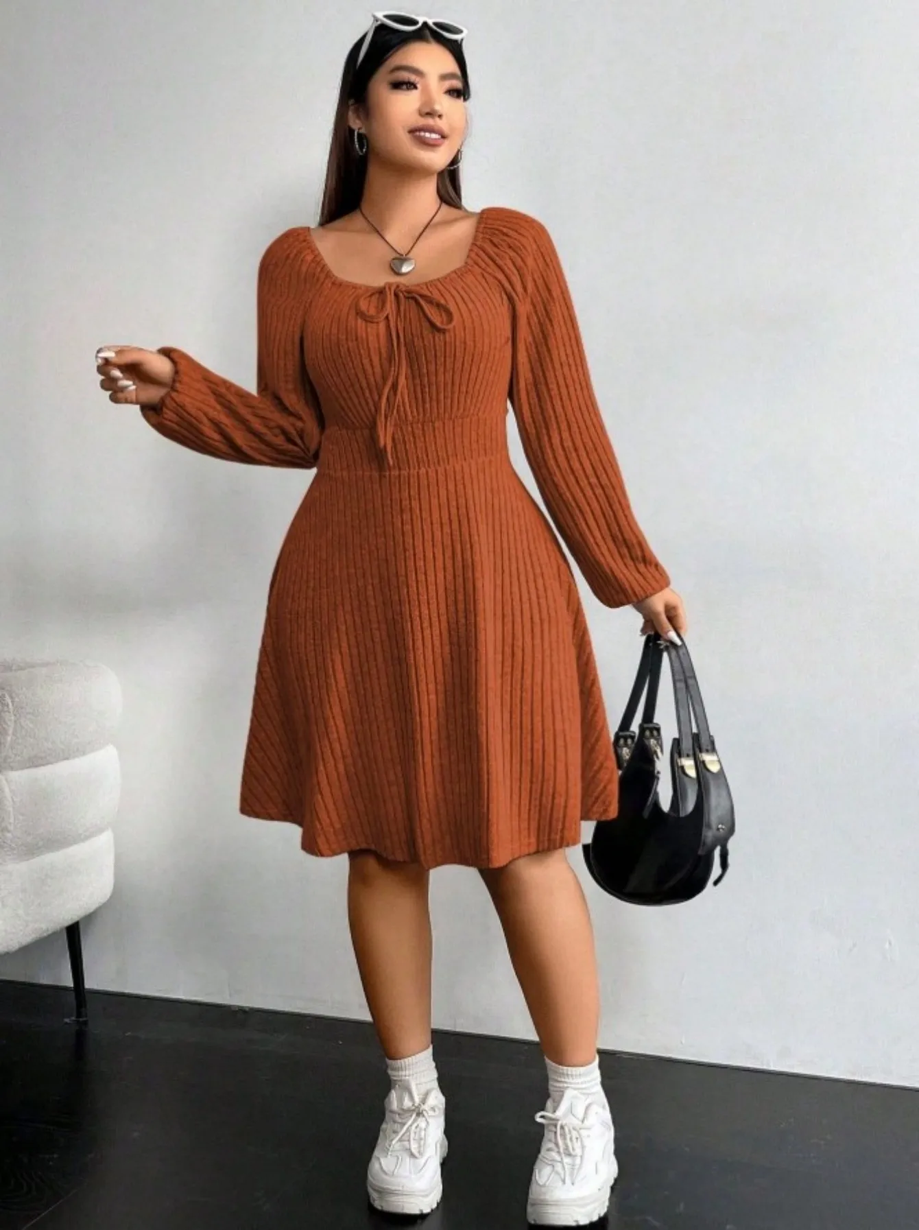 Plus-Size Damen Geripptes Strickkleid mit Quadratischem Ausschnitt, Vorderseitiger Bindung, Langen Ärmeln, Hoher Taille, A-Linie, Lässiges Kurzes Herbstkleid – Detail 6