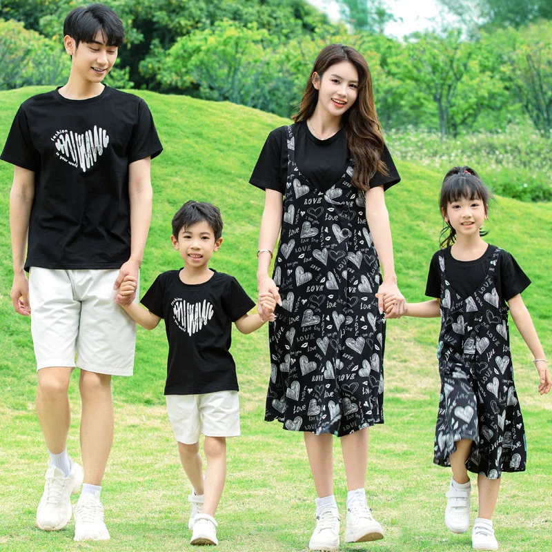 

2025 Heart Print Family Matching Outfits Mother Daughter Overall Dress + Father Son Sets Summer Casual Clothes for 3-4 People