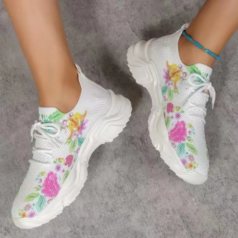 Feminino respirável moda casual desportivo sapatos planos de malha base inferior sola grossa único sapato versátil para o verão