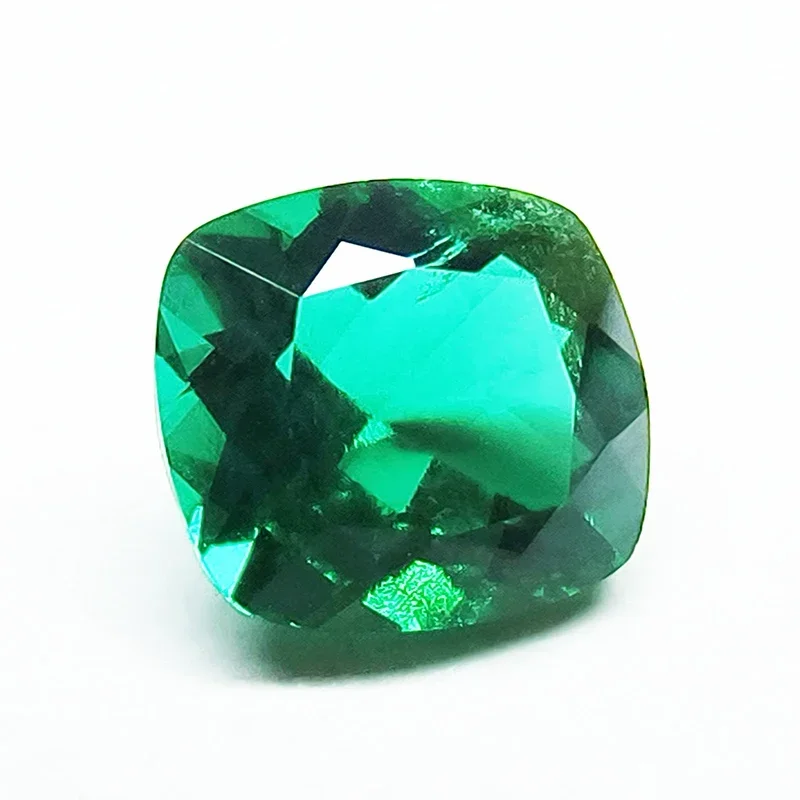 Lab Grown Zambian Emeralds Hydrothermal Square Cushion Cut Surface with Cracks Inclusions ภายในใบรับรอง AGL ที่เลือกได้