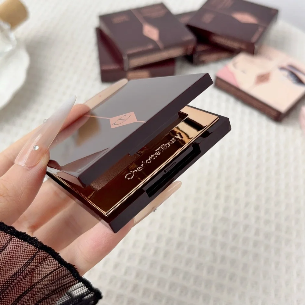 Charlotte Tilbury Luxury Eyeshadow Palette Satin-matte, Shimmer and Metallic Finishes Easy-to-use 4-shade CT Eyeshadow Palette - view 6