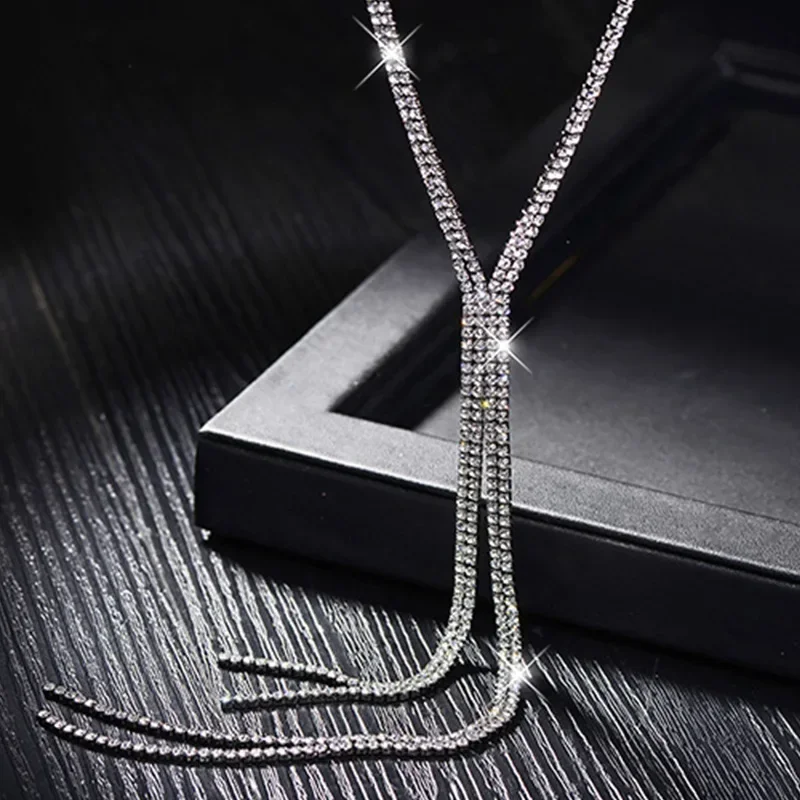 

2025 A dazzling all-diamond necklace, women's accessories, and a long tassel sweater chain