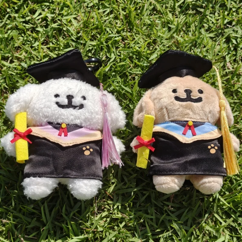 Pingente de boneca de cachorro de pelúcia de formatura maltês e vestido de solteiro para colegas de classe melhores amigos casais presente de temporada de formatura